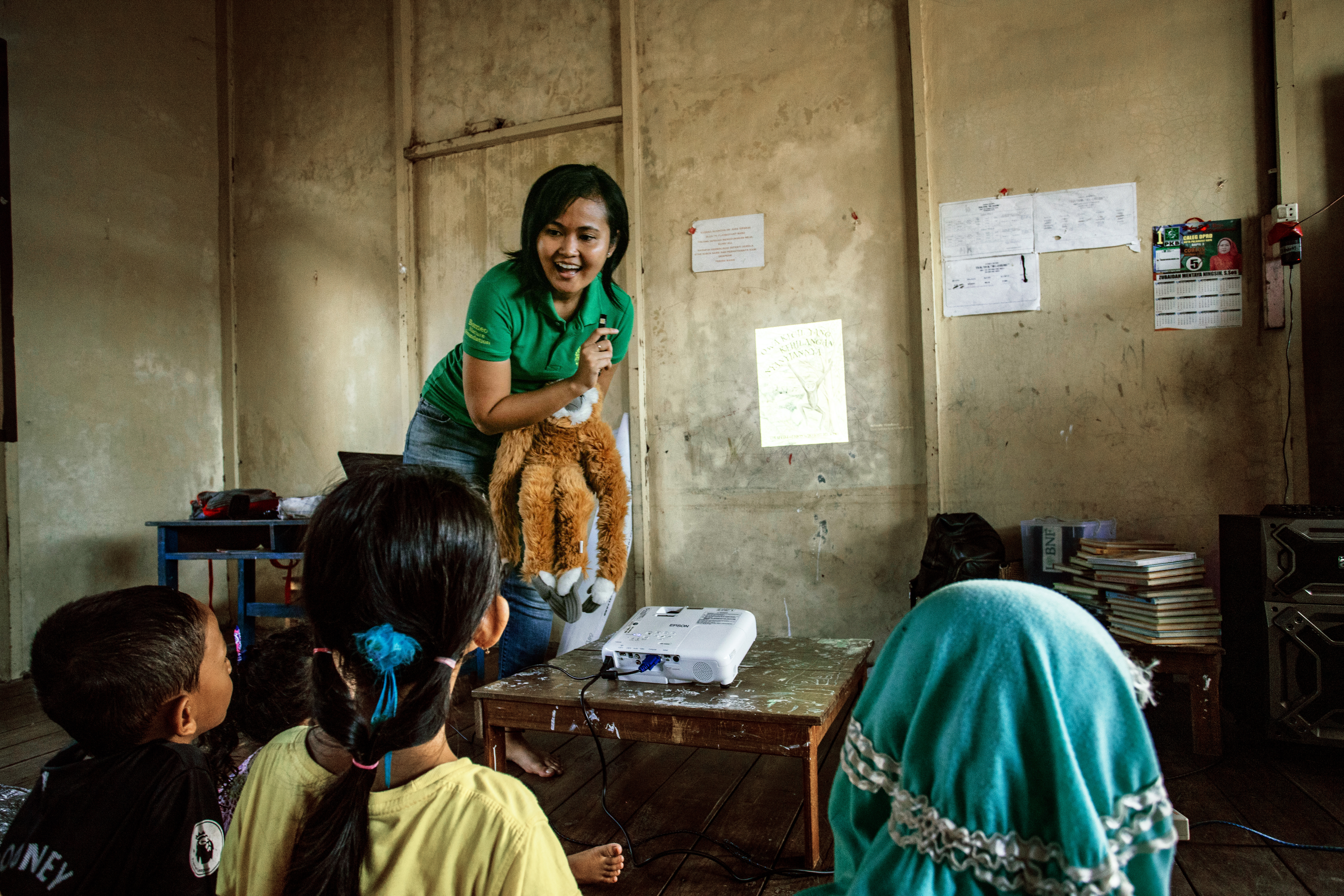 Borneo Nature Foundation - Teaching in village classroom