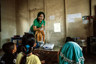 Borneo Nature Foundation - Teaching in village classroom