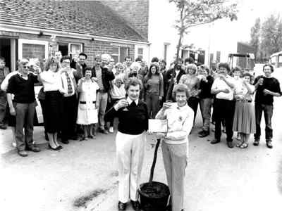 1980S Ms Evans Left And Ms Badham Right With Twycross Zoo Staff1 1024X820